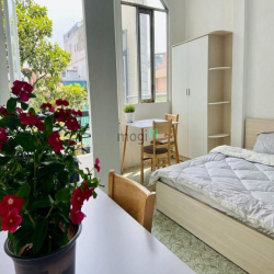 STUDIO tông màu trắng sáng mang phong cách hiện đại