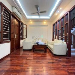 Bán nhà đẹp Tam Trinh, 90m2, 4 tầng, ô tô tránh, vỉa hè   rộng, 29.9 t