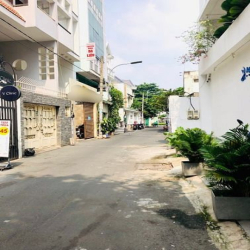Cho thuê tòa nhà mặt tiền gần CMT8 - Hồ Xuân Hương - 1000m2 - CÓ PCCC