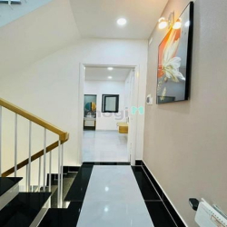 Cho thuê siêu biệt thự đường Đặng Thùy Trâm, DT 10x20m. Giá 40tr/th TL