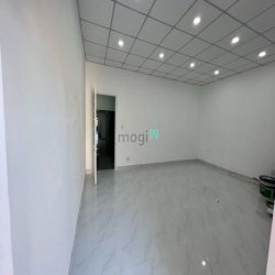 Cho thuê nhà 4 tầng mặt tiền Hùng Vương có thang máy sát Chợ Cồn