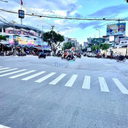 Cho thuê nhà 4 tầng mặt tiền Hùng Vương có thang máy sát Chợ Cồn