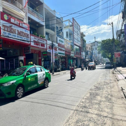 Cho thuê nhà 4 tầng mặt tiền Hùng Vương có thang máy sát Chợ Cồn