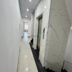 Cho thuê nhà 4 tầng mặt tiền Hùng Vương có thang máy sát Chợ Cồn