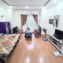 Liền kề Nguyễn Khả Trạc, ô chờ thang máy, 68m2 giá 11 tỷ