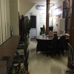 Cho thuê văn phòng phạm thận duật 65m2 thông sàn có sãn bàn ghế, như ả