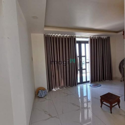 Nhà ô tô đậu gần cửa, 50m ra mặt tiền Nguyễ Sơn, 3.55 tỷ