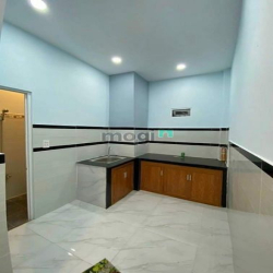 Nhà ô tô đậu gần cửa, 50m ra mặt tiền Nguyễ Sơn, 3.55 tỷ