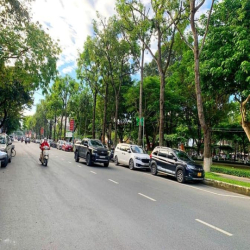 Nhà 2 lầu và sân thượng góc 2 mặt tiền đường Lý Tự Trọng, Cần Thơ