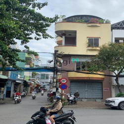 Nhà 2 lầu và sân thượng góc 2 mặt tiền đường Lý Tự Trọng, Cần Thơ