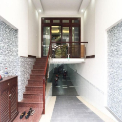 Cho thuê mặt bằng 80m2 có hầm đường Nguyễn Hoàng, p. An Phú