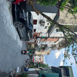 Cho thuê kho hàng gần 200m2-15tr có điện 3 pha ngõ thông xe tải