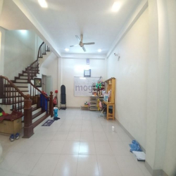 Bán nhà Hồng Tiến vị trị siêu đắc địa 50 m2 x 5t. Gía 6,5 tỷ