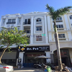 Nguyên căn nhà phố khu Hưng Phước, Phú Mỹ Hưng 5 lầu thuận lợi làm spa