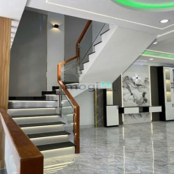 Nhà 1 Trệt 1 Lững 2 Lầu Đường Võ Văn Hát Ngay ĐH Tài Chính Marketting