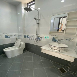 Nhà 1 Trệt 1 Lững 2 Lầu Đường Võ Văn Hát Ngay ĐH Tài Chính Marketting
