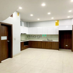 BÁN GẤP nhà 47m2 Gia Thụy, Long Biên, Fortuner đỗ trong nhà, chỉ 7.75