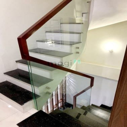 BÁN GẤP nhà 47m2 Gia Thụy, Long Biên, Fortuner đỗ trong nhà, chỉ 7.75