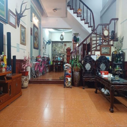 Bán nhà tặng nội thất phố Nguyễn Đình Hoàn,Cầu Giấy, 60m, 7,9 tỷ