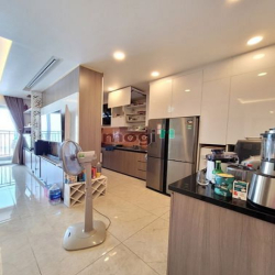 Cần tiền bán căn hộ SunriseCityview 3PN-2WC 105m2 lầu trung GIÁ 4.8 tỷ