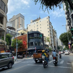 Cho thuê nhà siêu vị trí góc 2MT Đông Du - Hai Bà Trưng Quận 1 - 11x8m