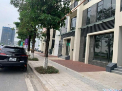 Chính chủ cho thuê Shophouse Nguyễn Văn Huyên. 180m2, 4,5 tầng, MT 10m