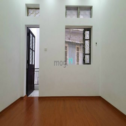 Mới đẹp - Nở hậu - Có sân để xe - 60m2 x 3 tầng - Ngõ 10 Láng Hạ