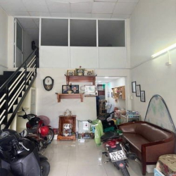 Bán nhà ngộp 4x18m mặt tiền đường sát chợ Tân Quy Q7 cách Lotte 400m