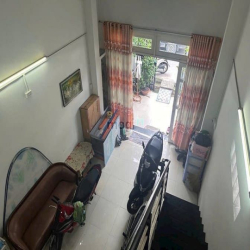 Bán nhà ngộp 4x18m mặt tiền đường sát chợ Tân Quy Q7 cách Lotte 400m