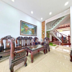 Biệt Thự Góc 3 Lầu  8X30M Hẻm Xe Hơi NGUYỄN VĂN LINH, QUẬN 7.