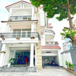 Biệt Thự Góc 3 Lầu  8X30M Hẻm Xe Hơi NGUYỄN VĂN LINH, QUẬN 7.