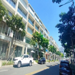 Chính Chủ Cho Thuê Nhà Phố Sala Quận 2, DTSD 480m2, 1 Hầm Xe và 4 Tầng