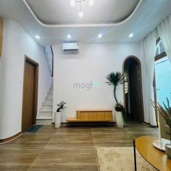 Nhỉnh 4 tỉ Nhà 2 TẦNG/3PN dọn vào ở ngay- Giáp Q1  NỘI THẤT Mới toanh