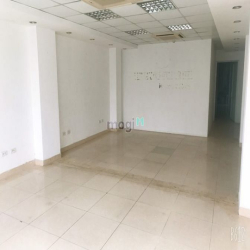 Cho thuê văn phòng 45m2 mặt phố Quán Thánh giá 11tr/tháng