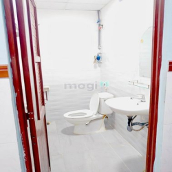 PHÒNG STUDIO CV LÀNG HOA Cửa Sổ Lớn Full Nội Thất Xịn Xò