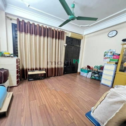 Thịnh Hào 2 mặt thoáng sân rộng, cho thuê 1000$/tháng