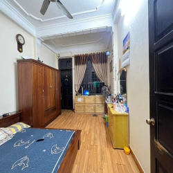 Thịnh Hào 2 mặt thoáng sân rộng, cho thuê 1000$/tháng