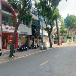 Cho thuê nhà 17 Huỳnh Thúc Kháng, Quận 1. DT: 4x17m, 1 trệt 1 lầu