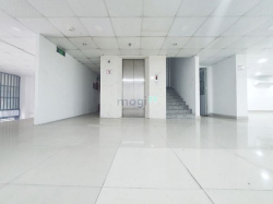 Văn phòng 90m2 Giá rẻ - Tiện nghi - View kính đường Trần Huy Liệu