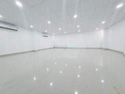 Văn phòng 90m2 Giá rẻ - Tiện nghi - View kính đường Trần Huy Liệu