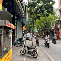 Cho thuê VĂN PHÒNG phố ĐỘI CẤN, 106m2, Mặt tiền 5m