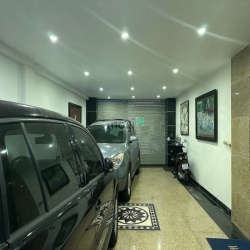Bán nhà Đội Cấn, View Hồ, Ô Tô, Kinh doanh, 75m2 6T MT5m, giá 18.5 tỷ
