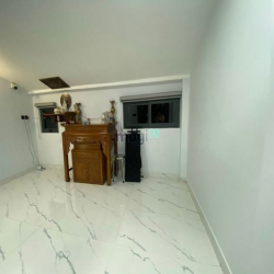 Hẻm oto , đường Bùi Đình Túy , KC 4 Tấm đầy đủ nội thất , 5Phòng ngủ