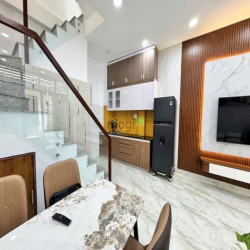 Nhà sát hẻm xe hơi Trường Sa 32m2, 2PN master, vào ở ngay, nhỉnh 6 tỷ