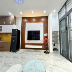 Nhà sát hẻm xe hơi Trường Sa 32m2, 2PN master, vào ở ngay, nhỉnh 6 tỷ