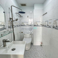Nhà sát hẻm xe hơi Trường Sa 32m2, 2PN master, vào ở ngay, nhỉnh 6 tỷ