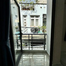 Nhà sát hẻm xe hơi Trường Sa 32m2, 2PN master, vào ở ngay, nhỉnh 6 tỷ