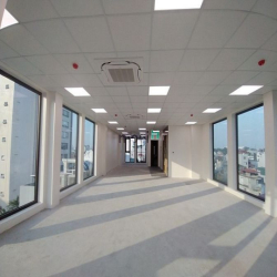 Cho thuê VP Trung Kính siêu đẹp lô góc 3 mặt kính giá thoả thuận