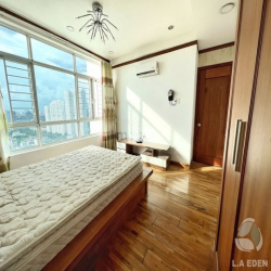 Phòng cửa sổ view thành phố full nt trong căn penthouse cc HAGH