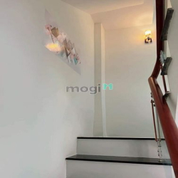 Nhà Q1 Cô Giang Nhà Đẹp Ở Ngay.